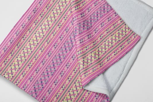 Hmong Leeg Fleece Blanket - Pink